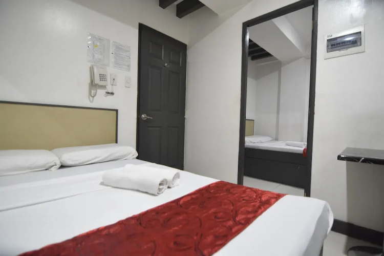 Cosmo Hotel - Kamuning