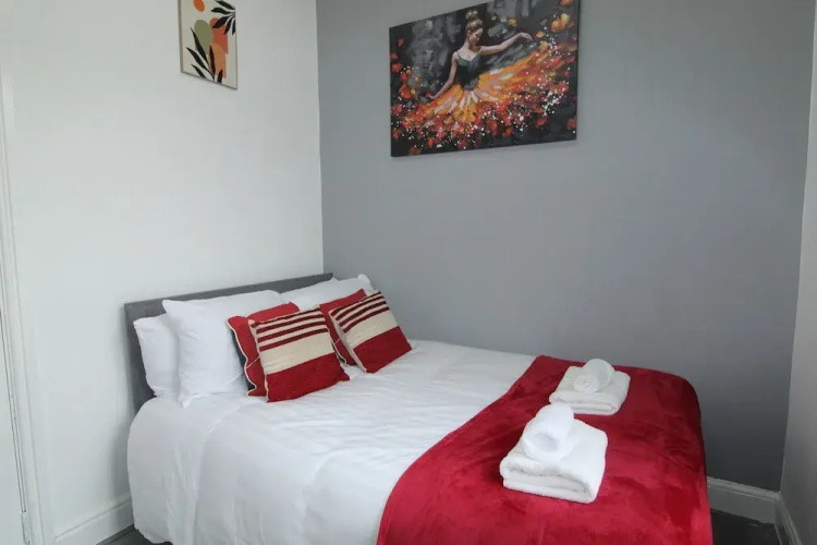 Sefton House by Smart Corporate Stays