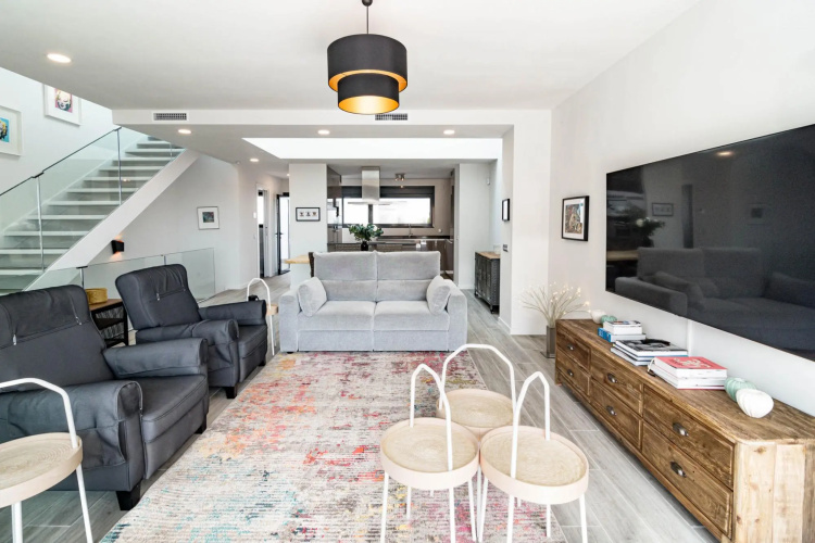 LMT46- Spacious townhouse modern style