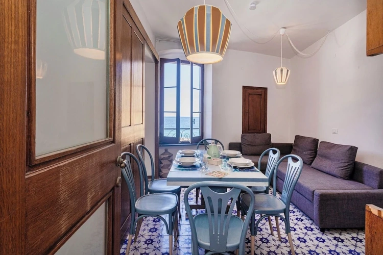 2 Bedrooms Apartment with sea view