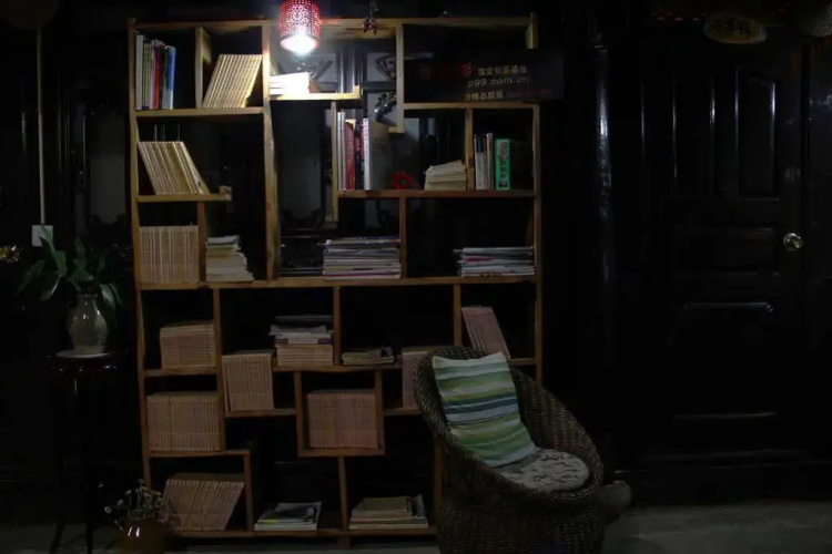 E-Outfitting Moon Hostel