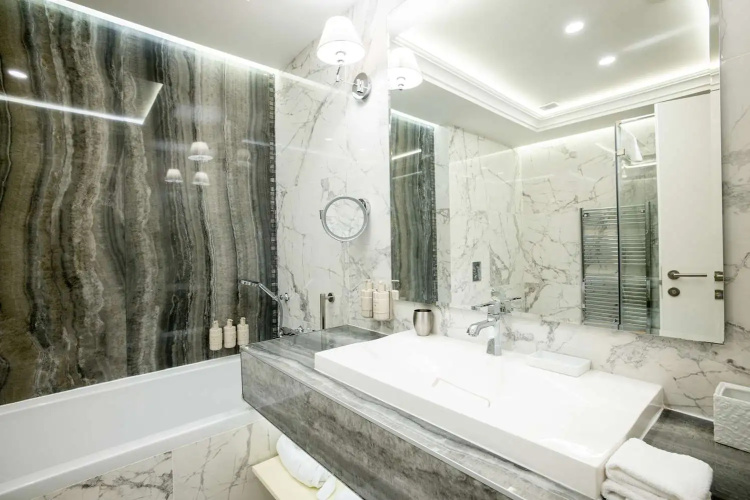 Tresor Le Palais Timisoara, Curio Collection By Hilton