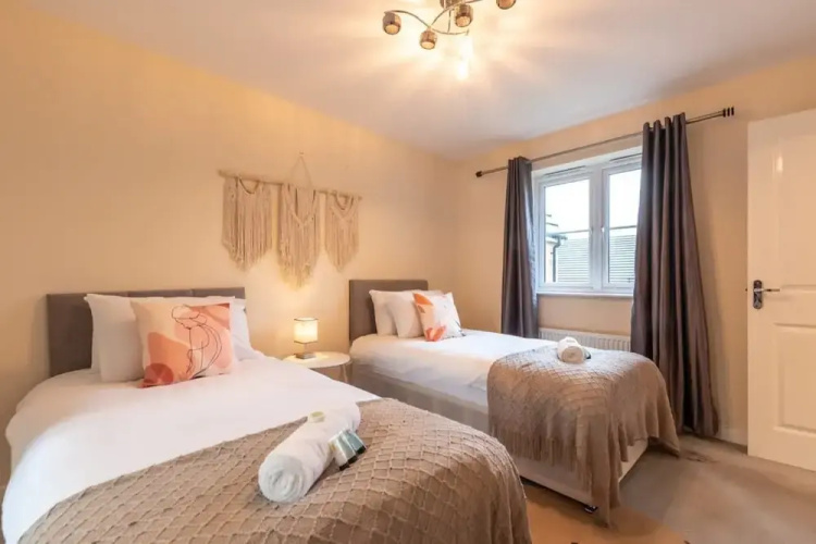 Host Stay Moresby Way