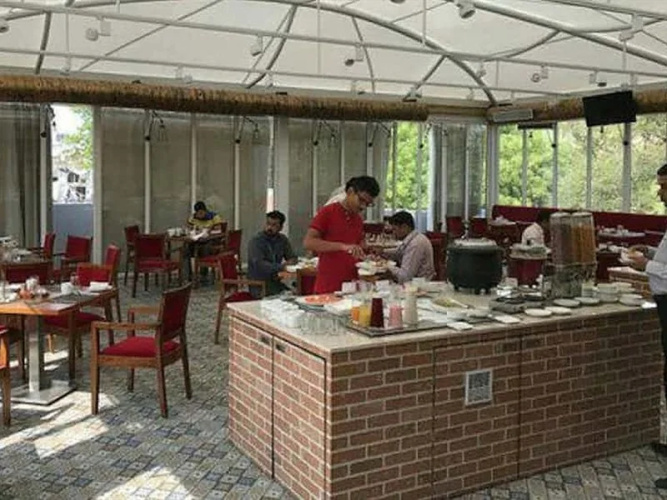 Hotel Charan Plaza