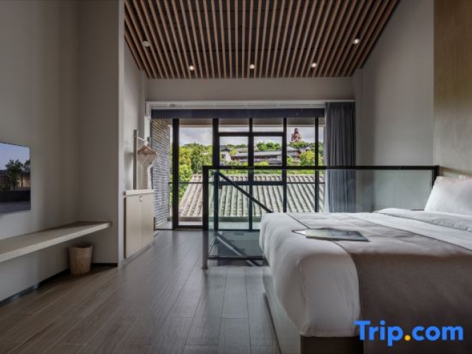 Standard Double Duplex room with land view