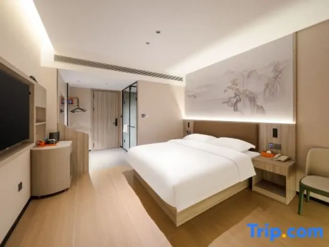 Deluxe Double room with city view