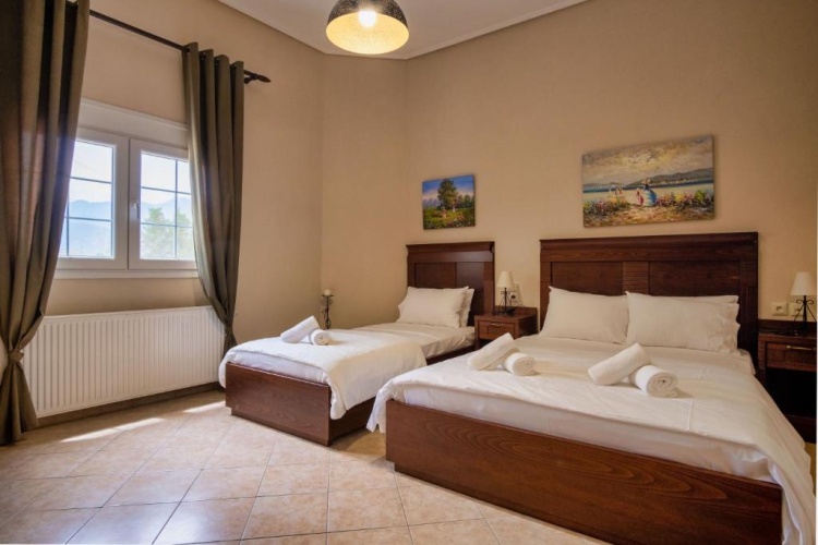 Standard Triple room with garden view