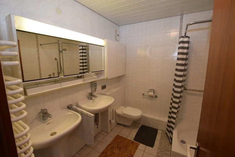AB Apartment 83