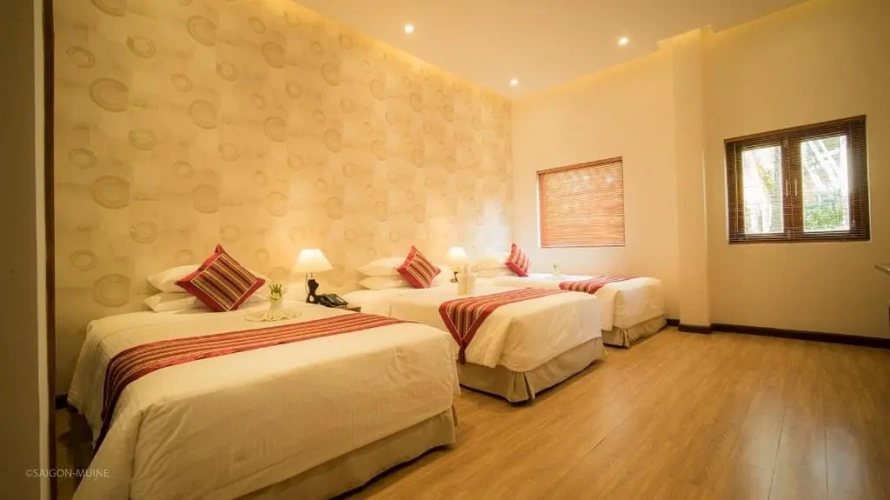 Standard Across the Street Triple room