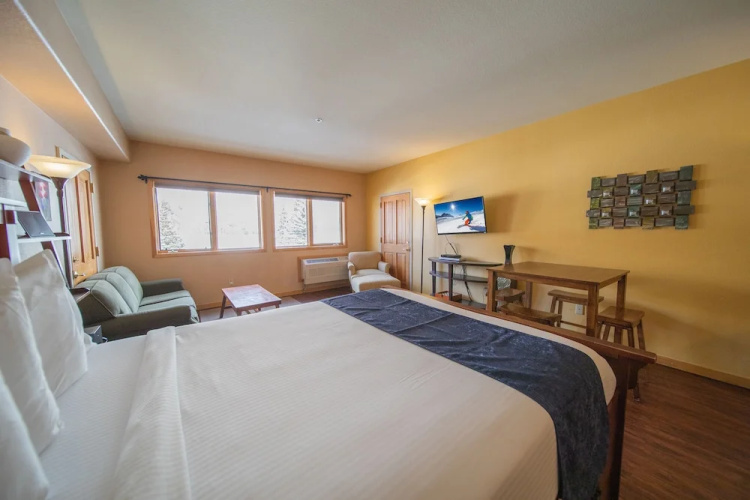 Gateway Lodge 5027