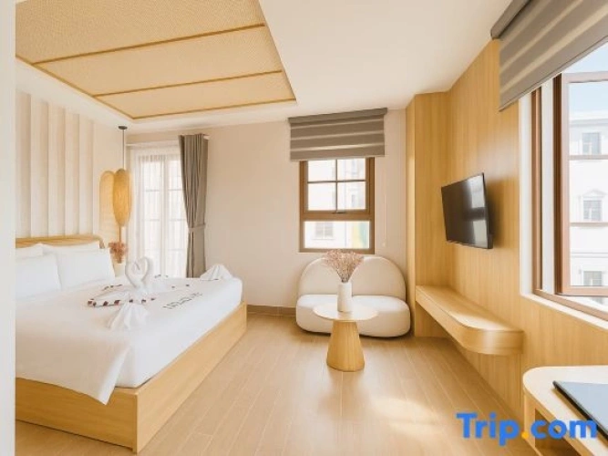 Deluxe room with balcony and with city view