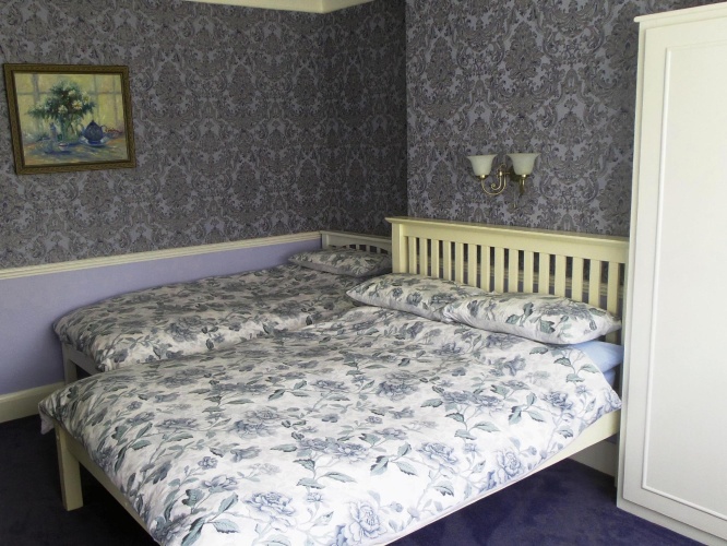 Standard Triple room