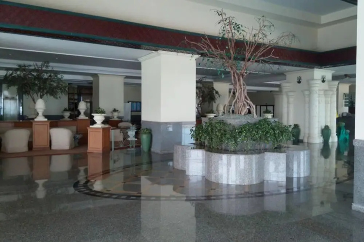 Cha-Am Grand Condotel by Frank
