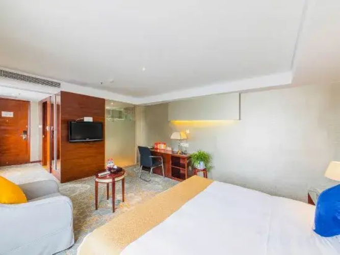 New Joy Hotel (Internatial Trade Spring Department Store Shopping)