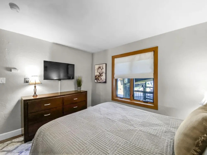Inner Circle #6 (Condo with Pool & Hot Tub)