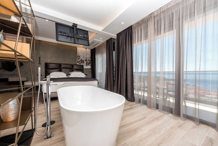 4 Bedrooms Villa with city view