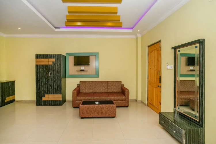 FabExpress Emirates Suites