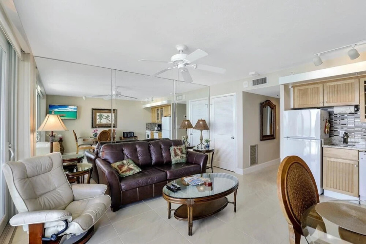 Luxurious Beachfront Condo With Glorious Ocean Views