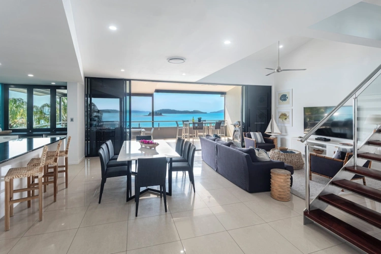3 Bedrooms Villa with balcony