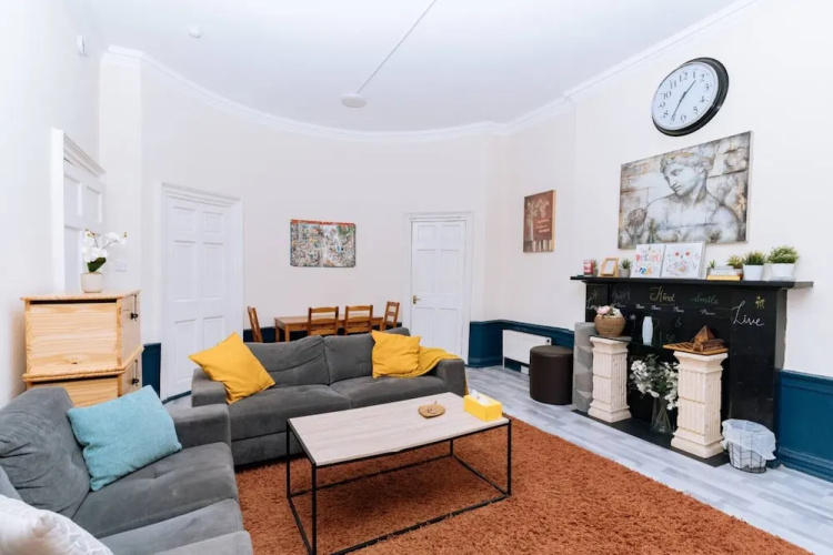 Bright High-ceiling 2BD Flat - Central Edinburgh!