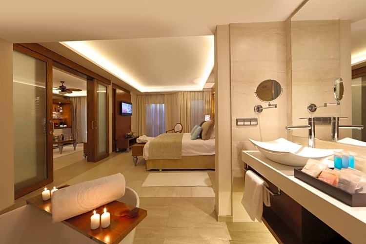 Club Mirage Suite with Outdoor Jacuzzi 18+ with ocean view