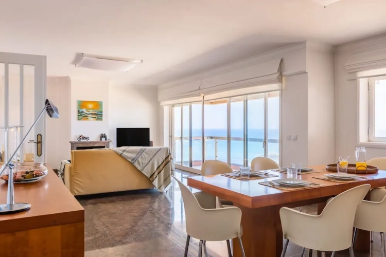 3 Bedrooms Apartment with balcony
