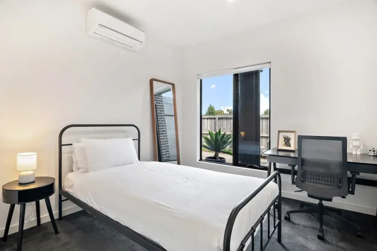 Bright 2-bed Glenroy Home With Courtyard
