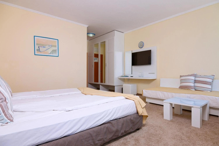 Perla Beach Hotel III