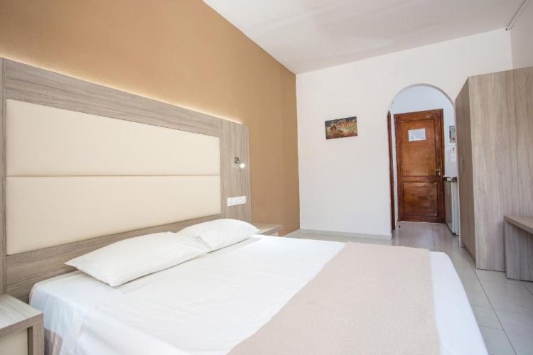 Standard Double room with pool view