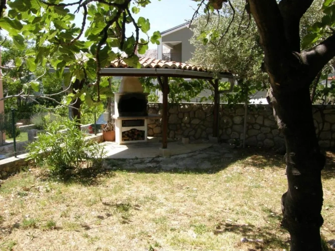 1 Bedroom Apartment with garden view