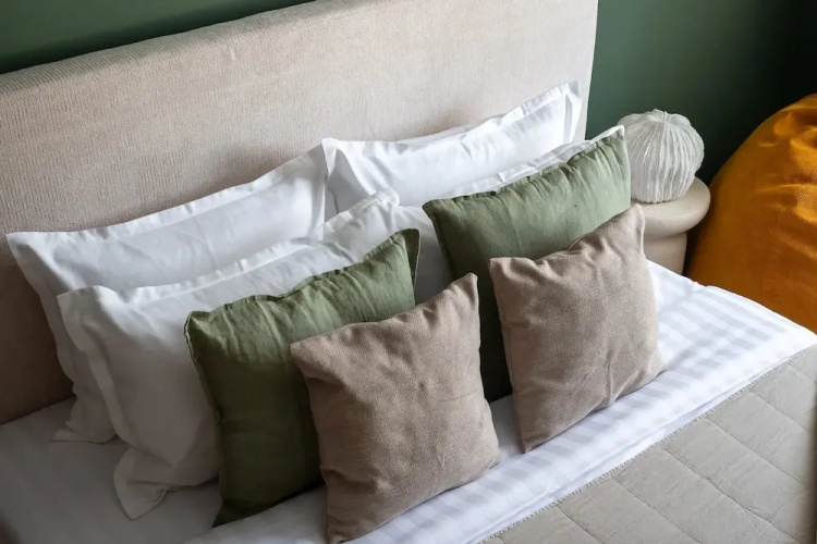 Colorful Bright 2BR on Iconic Calea Victoriei