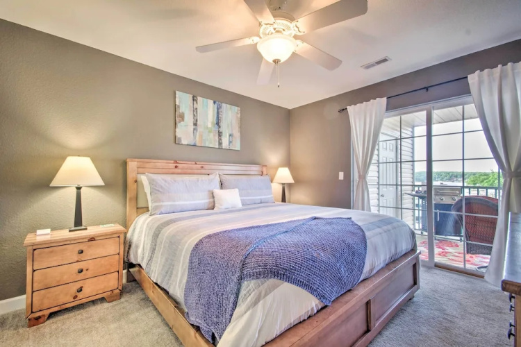 Screened Balcony w/ Views: Sleek Lake Ozark Gem!