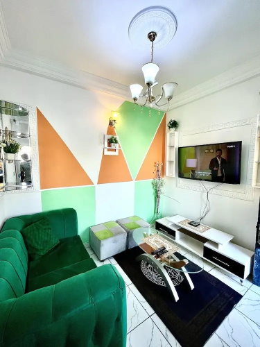 1 Bed Studio Sleeps 2 - Canal View, Wifi, Parking