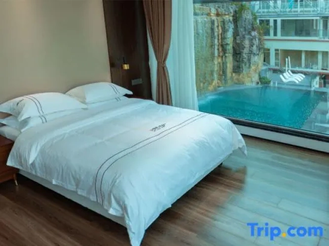 2 Bedrooms Deluxe Suite with river view