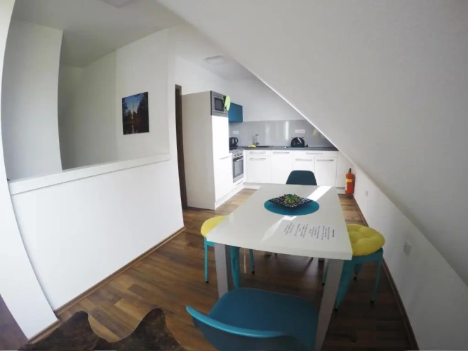2 Bedrooms Apartment