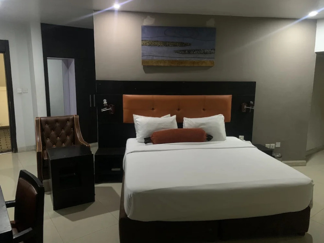 Oakspring Hotel & Luxury Suites