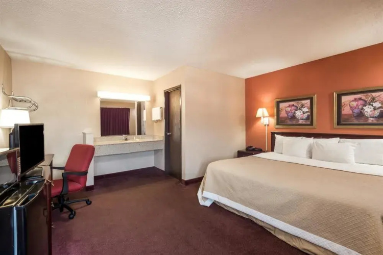 Days Inn Pittsburgh-Harmarville
