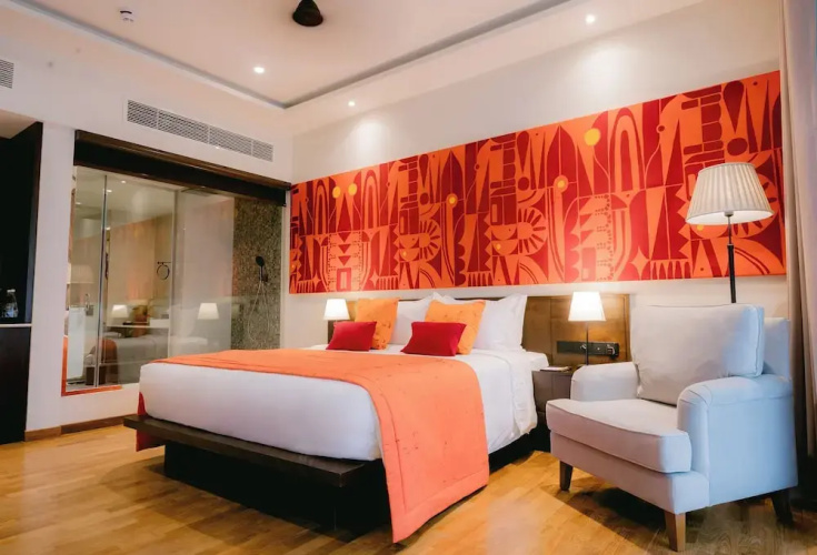 Waters Edge Hotel
