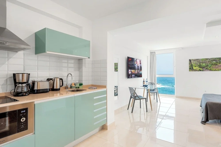 1 Bedroom Premium Apartment beachfront