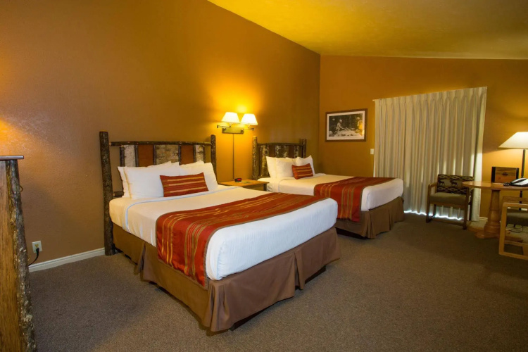 Headwaters Lodge & Cabins at Flagg Ranch