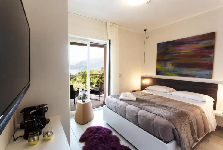 Standard Double room with lake view