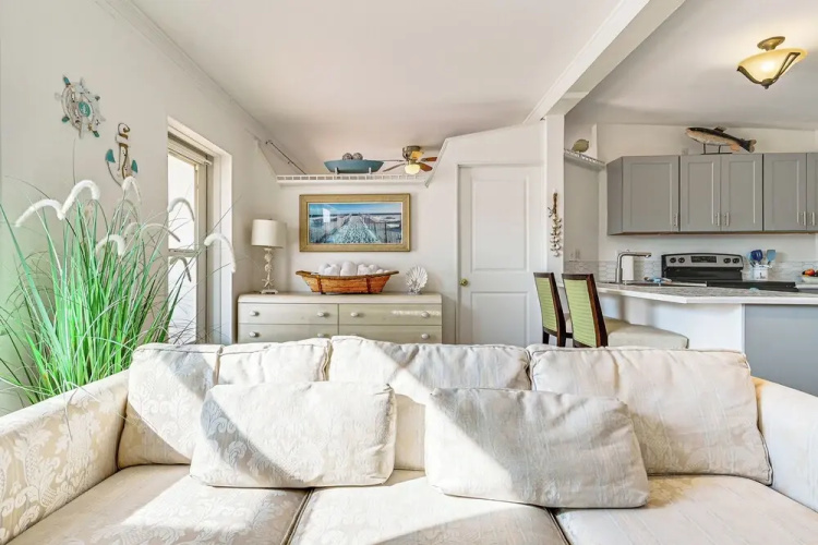 1 Mi to Hudson Beach: Waterfront Apt w/ Dock
