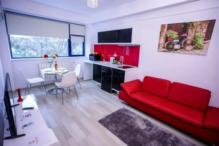 2 Bedrooms Apartment