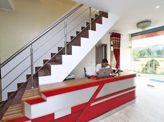 Hotel Red Flag By OYO Rooms