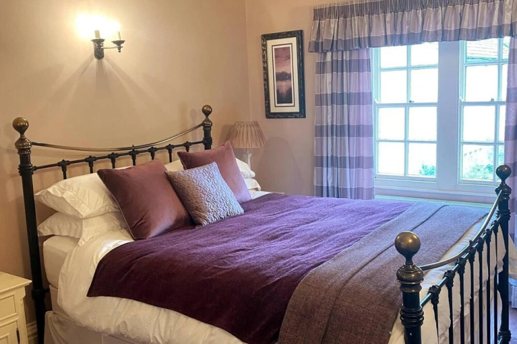 Exceptional Unique 5 Bedroom Manor House