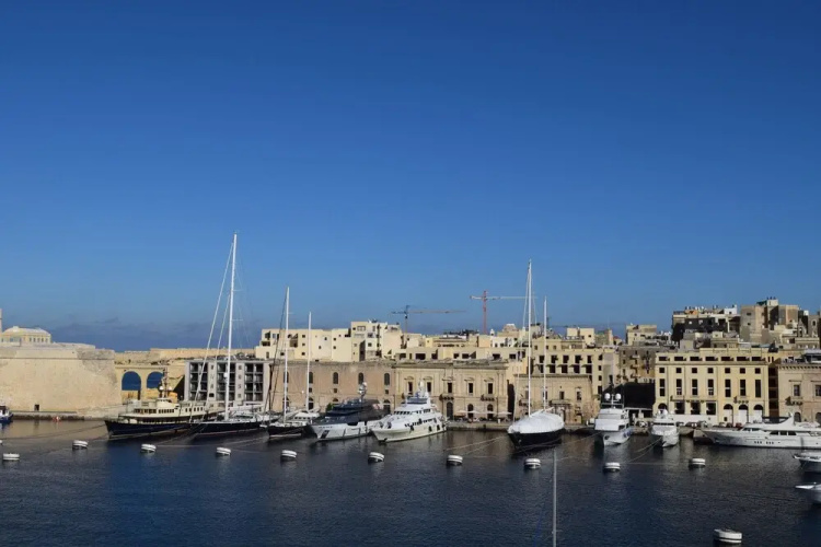 Senglea Seafront Apartment