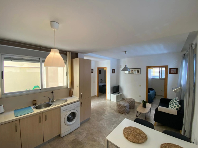 Central 2 bedrooms apartment with patio