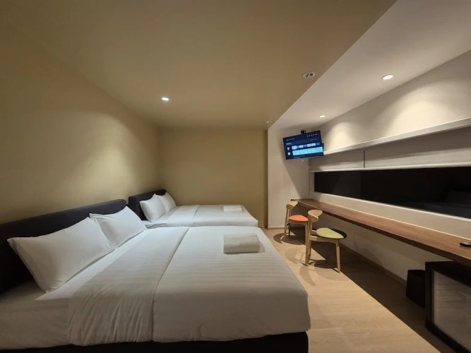 Standard Quadruple room with city view