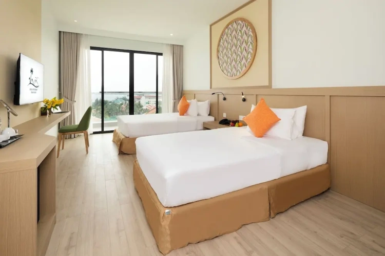 Superior Twin room with balcony and with partial sea view