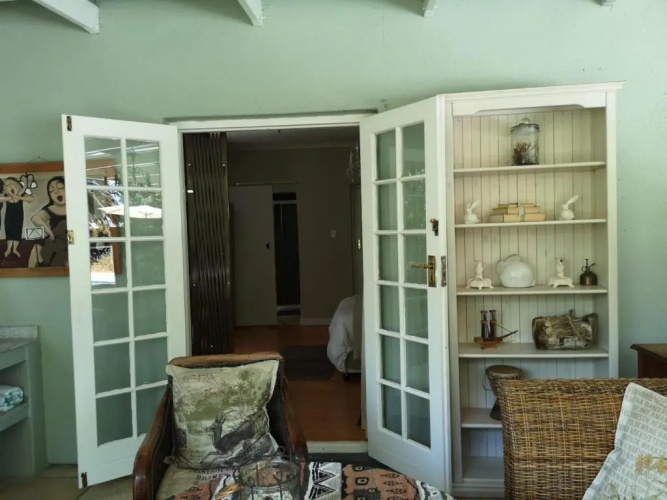 Almond Cottage Bed & Breakfast
